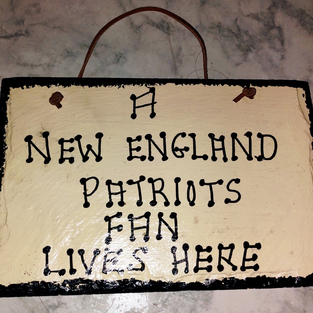 ""A New England Fan Lives Here" Wall Hanging